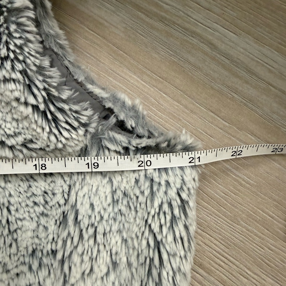 Patagonia Hooded Fleece Vest - Picture 7 of 9